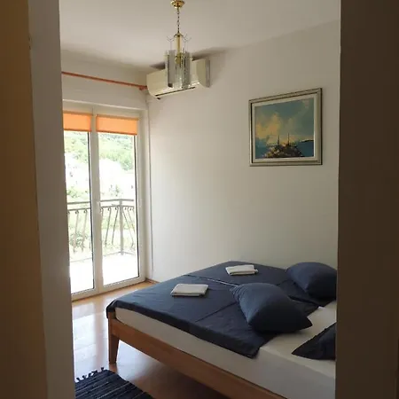 Sutic Guest house Promajna